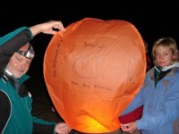 2008-08-30 23Uhr10-Trassenheide-088  Und noch ein Ballon wird auf die Reise geschickt