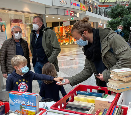 tatkräftige Hilfe unserer jüngsten