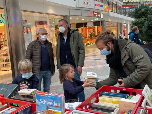 tatkräftige Hilfe unserer jüngsten